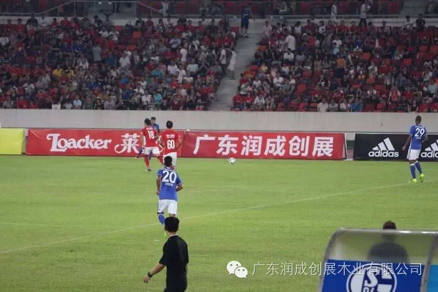  卡尔斯鲁厄主场气势如虹，球迷助威声中拿下关键战