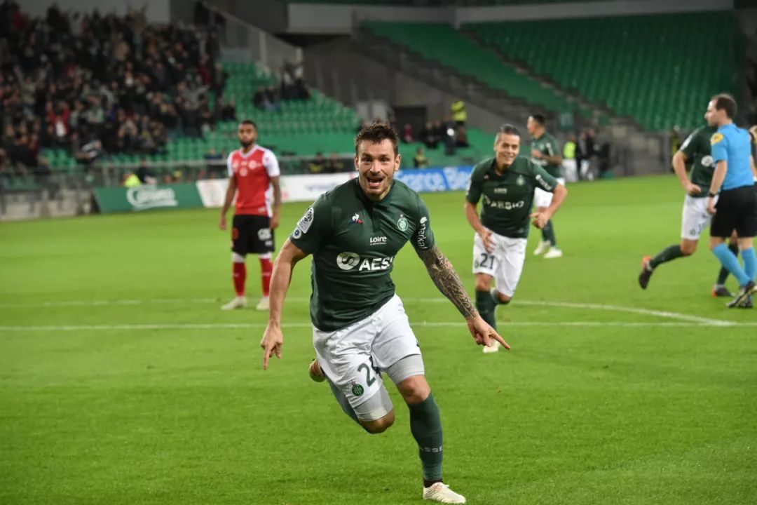  南特边路传中屡造威胁，高空轰炸轰开对手城门